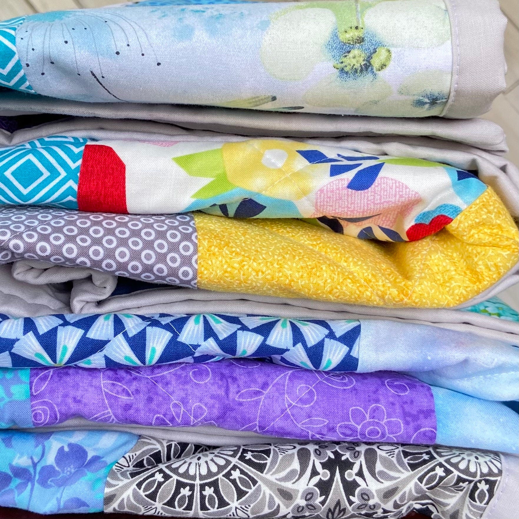 Twin Bed Quilt in Scrappy Patchwork Style. Colorful Quilted Bedspread for Twin Size Bed.